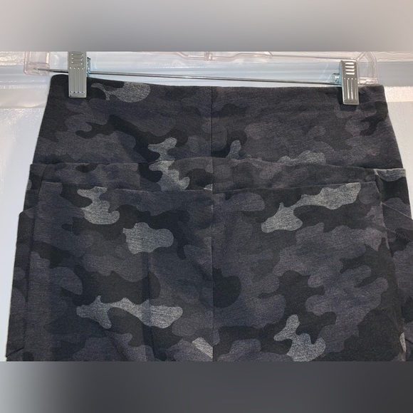 CABI CAMO Leggings pants iPhone side pocket women’s size small S - Picture 3 of 12